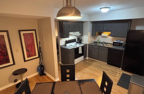 Earlewood House | The House of Verde! Located near USC, Ft. Jackson and Downtown Columbia.