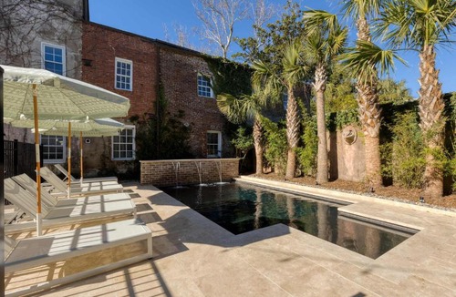 Harleston Village Bed & Breakfast | The Nicholas Veranda King Suite - Steps to King