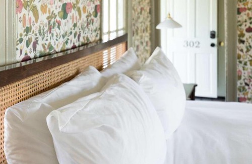 Harleston Village Bed & Breakfast | The Nicholas Veranda King Suite - Walk to King