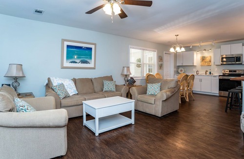 Port Royal House | The Sea Islander - Minutes to Parris Island entrance for Military Graduations!