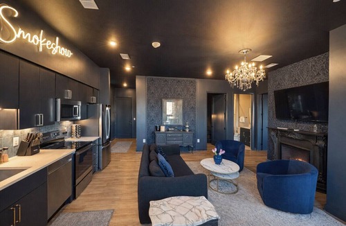 Edgehill Condo | The Smokeshow on Music Row with Parking/Patio/Pool, Minutes to Broadway!