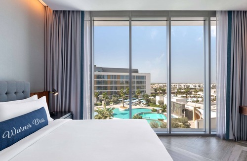 Abu Dhabi Resort | The WB Abu Dhabi, Curio Collection by Hilton