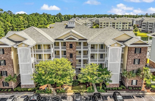 Central Myrtle Beach Villa | Top-Floor Myrtlewood Condo 2BR 4 Beds 2 full Baths with Elevator