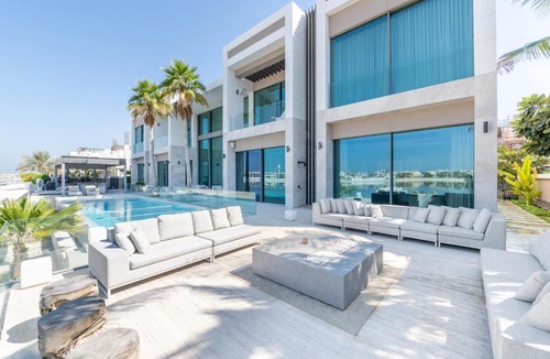 Palm Jumeirah Villa | Ultra-Luxury 6BR Palm Villa - Private Pool & Beach