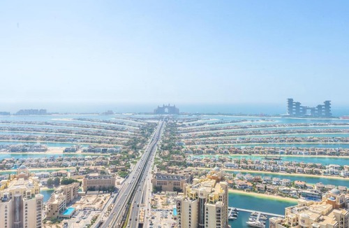 Palm Jumeirah Apartment | Ultra Luxury Palm Tower with Shared Hotel Facilities