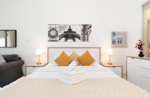 Palm Jumeirah House | Unified Vacation Homes-Deluxe Sea View Studio-Balcony-Parking-20