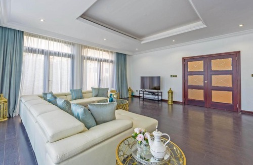 Palm Jumeirah Villa | Upscale 6BR Villa with Private Pool on Palm Jumeirah
