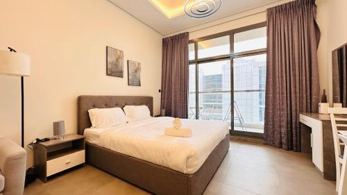 Business Bay House | Upscale Apartment at Oval Tower Near Downtown with Balcony and Parking by Belvilla