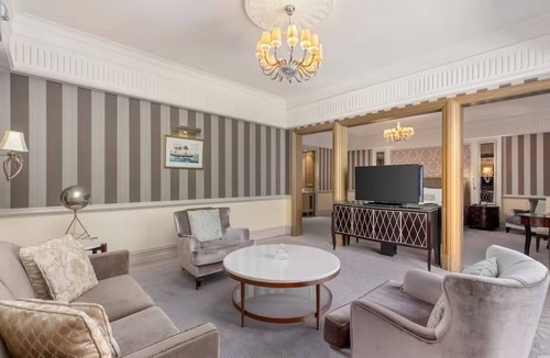 Sheikh Zayed Road Hotel | Upscale Palace Life: 1-BR Diplomat Suite in Luxurious Dubai Central