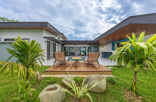 Ballena House | Uvita-New luxury-sleeps 6-private pool-huge patio-Great location near grocery and restaurants