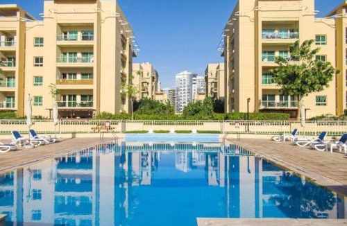 The Greens Apartment | Vacationer Holiday Homes l Modern 1 Bedroom l Aesthetic Interior l Free Wi-Fi