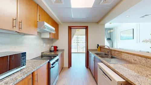 The Greens Apartment | Vacationer Holiday Homes l Peaceful 2 Bed l Prime Location close to Marina l The Greens