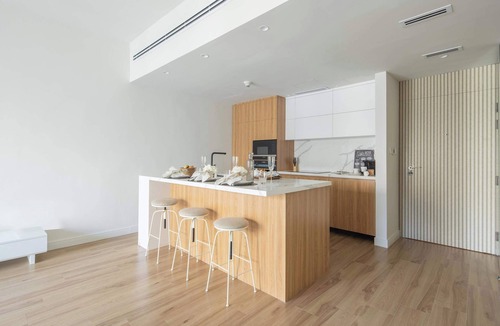 The Greens Apartment | Vibrant 1BR in the Heart of The Greens - Sleeps 3!
