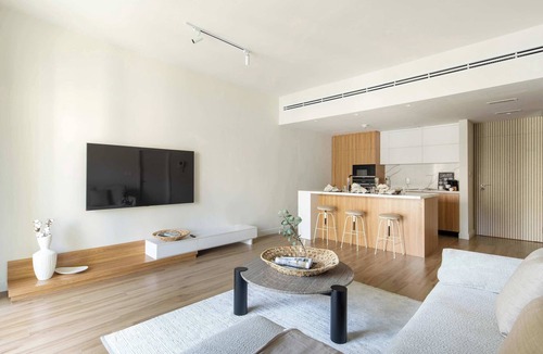 The Greens Apartment | Vibrant 1BR in the Heart of The Greens - Sleeps 3!