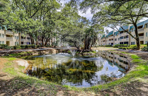 Palmetto Dunes Villa | Villa by the beach with heated pools, hot tub, patio, tennis, central AC, & WD