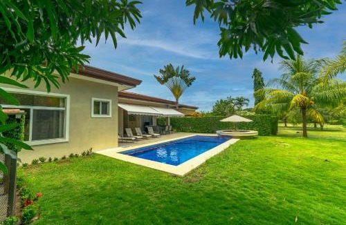 Esterillos Oeste Villa | Villa Jardin By Vacation Pura Vida