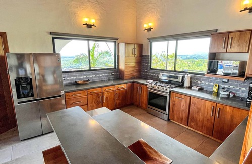 El Cerro House | Villa Macaw Luxury 5 Bdrm, Pool, Ocean, Surf & Sunset Views
