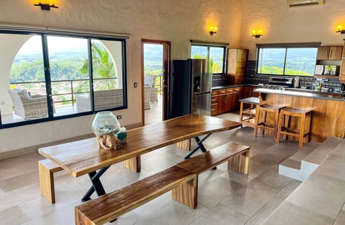 El Cerro House | Villa Macaw Luxury 5 Bdrm, Pool, Ocean, Surf & Sunset Views
