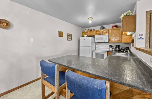 Wildernest Condo | Vintage Ski Condo in Quiet Setting. Wood Fireplace, Hot Tubs, Pool. BB103
