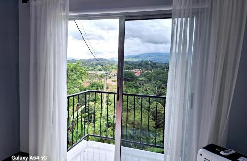 San Isidro de El General Hostel | Vistas del Sol-Casa Victoria