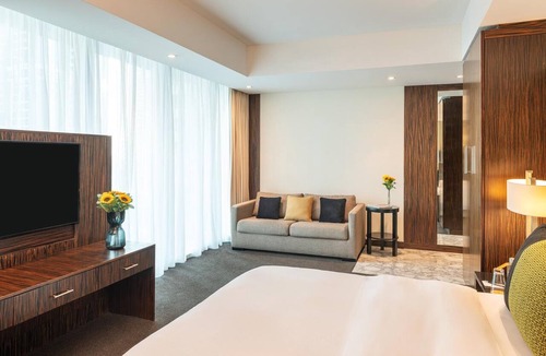 Jumeirah Lake Towers Hotel | voco Bonnington | Corner Deluxe Suite | Sauna, Steam Rooms, JLT Base | 2 Units