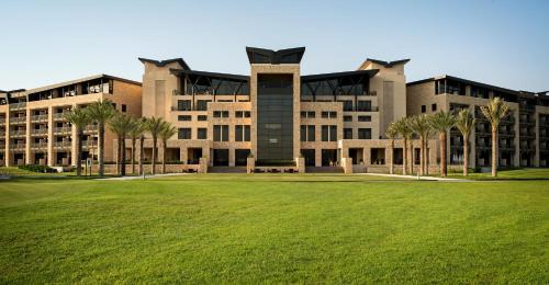 Khalifa City Resort | VOGO Abu Dhabi Golf Resort & Spa