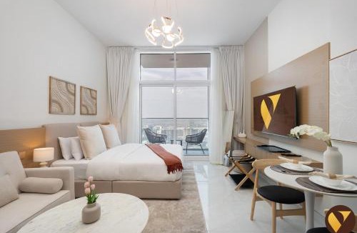 Al Barsha Apartment | Vogue Vacation Homes, Arjan Skyz by Danube near Miracle Garden, Studio Apartment with Balcony and City View, Access to all Amenities