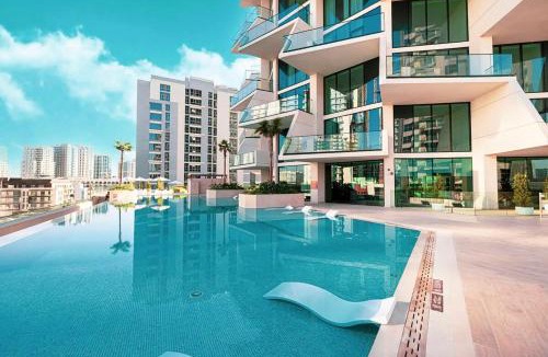 Jumeirah Village Circle Apartment | Vogue Vacation Homes, JVC Binghatti Phantom near Circle Mall, One Bedroom Apartment with Large Balcony and City View, Access to all Amenities