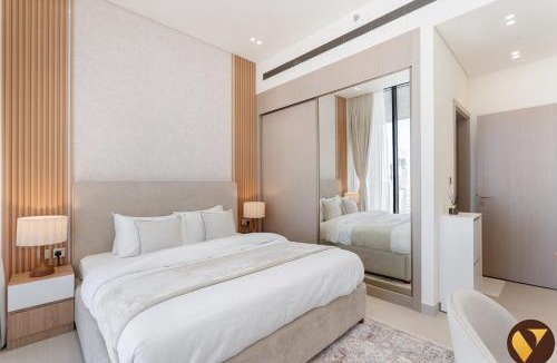 Jumeirah Village Circle Apartment | Vogue Vacation Homes, JVC Binghatti Phantom near Circle Mall, One Bedroom Apartment with Large Balcony and City View, Access to all Amenities