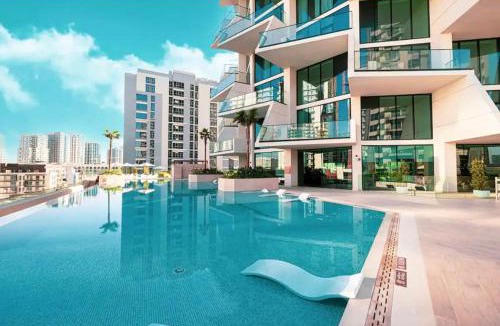 Jumeirah Village Circle Apartment | Vogue Vacation Homes, JVC Binghatti Phantom near Circle Mall, One Bedroom Apartment with a Private Pool in Balcony and full Access to all Amenities