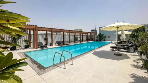 Jumeirah Village Circle Apartment | Vogue Vacation Homes, JVC Luma22 near Circle Mall, Studio Apartment with Balcony and Vibrant Community View, Access to all Amenities