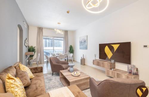 Dubai Marina Apartment | Vogue Vacation Homes, Marina Diamond Near JBR Beach and Marina Mall, Two Bedroom Apartment with Balcony and City View, Access to all Amenities, Walkable to Sobha Realty Metro Station and Bus Stop