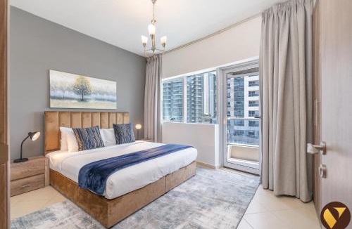 Dubai Marina Apartment | Vogue Vacation Homes, Marina Diamond Near JBR Beach and Marina Mall, Two Bedroom Apartment with Balcony and City View, Access to all Amenities, Walkable to Sobha Realty Metro Station and Bus Stop