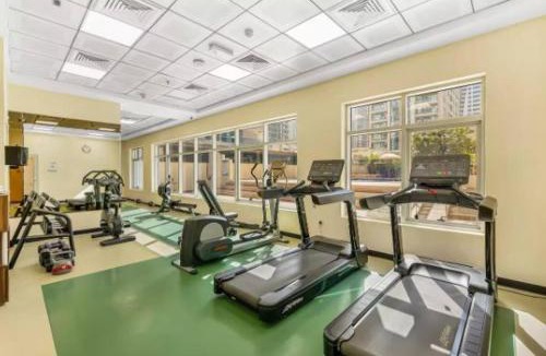 Dubai Marina Apartment | Vogue Vacation Homes, Marina Diamond Near JBR Beach and Marina Mall, Two Bedroom Apartment with Balcony and City View, Access to all Amenities, Walkable to Sobha Realty Metro Station and Bus Stop