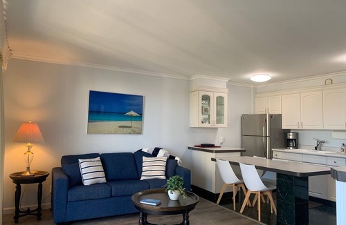 Waikiki Condo | Waikiki Banyan 1909 Amazing Views and Just Steps to the Beach