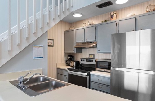 Garden City Condo | Walk to Beach - 2 Bedroom Condo