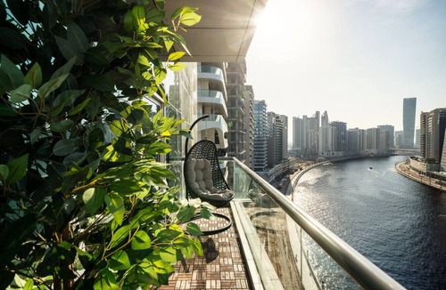 Business Bay Apartment | Waterfront Escape | Burj & Canal View | Pool+Sauna