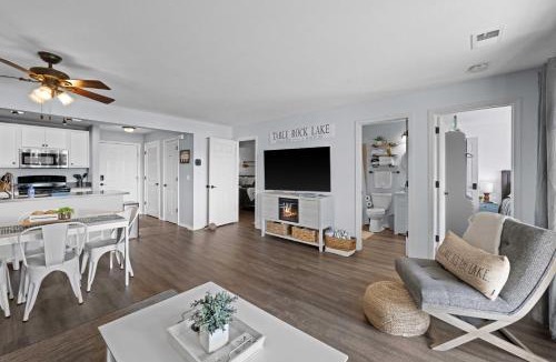 Kimberling City House | Waterfront Pool! Near SDC - Step-Free Access!