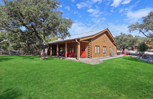 Wimberley Apartment | Wimberley Log Cabins Resort and Suites- Unit 3