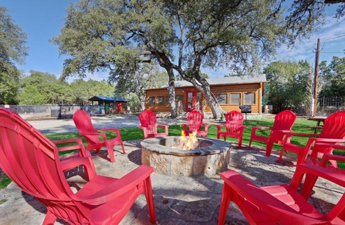 Wimberley Apartment | Wimberley Log Cabins Resort and Suites- Unit 3