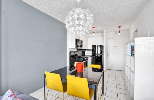Flamingo/Lummus House | Wow Condo, middle of South Beach, block from Ocean