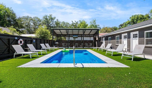 1 Bedroom Suite with a Pool!