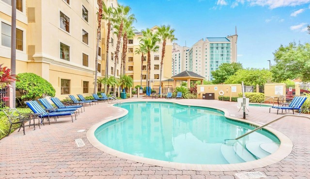 1BR Condo Near Universal Studios w Pool & Hot Tub