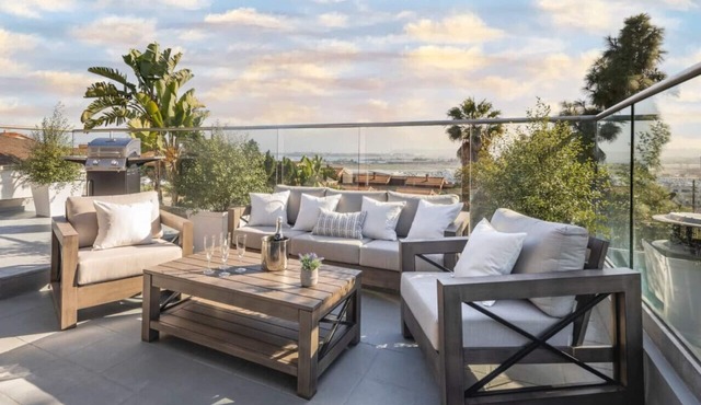 3 Bedroom with Ocean View, Jacuzzi, and Parking