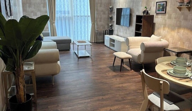 A fabulous 1 bed apartment within walking distance to Dubai Mall & Burj Khalifa.