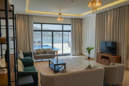 Al Dana H2O Beachfront Villa with a private pool, Al Dana Island Sharm Fujairah