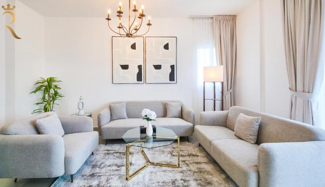 Al Reef 3BR - Chic Poolside Luxe Retreat