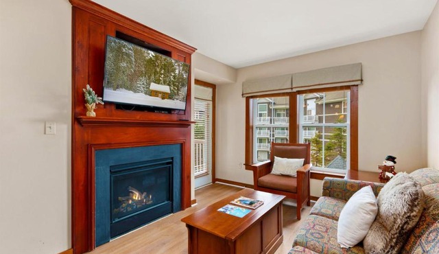 AS 339 Pool-View Balcony Ski-InOut 5-Star Rated Sleeps 5