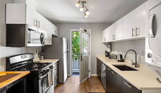 (BC2bH) Great Location, Peaceful Condo Near Peachtree Street