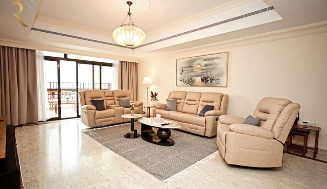 Beach bliss 3BR apartment Corniche